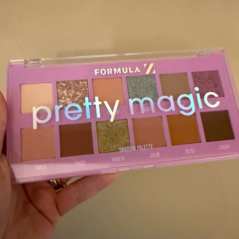 New Formula Z Pretty Magic 12 Pan Eyeshadow Palette